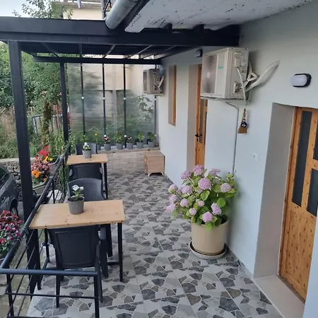 Tony's Terrace فندق مبيت وإفطار Gjirokastër