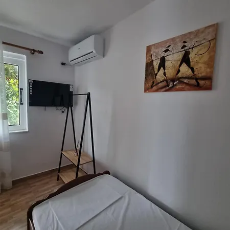 Tony's Terrace Bed & Breakfast