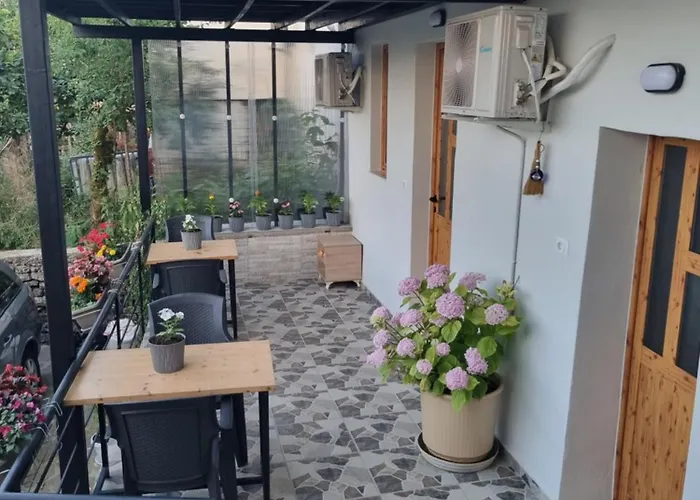 Tony's Terrace Bed & Breakfast Gjirokastër